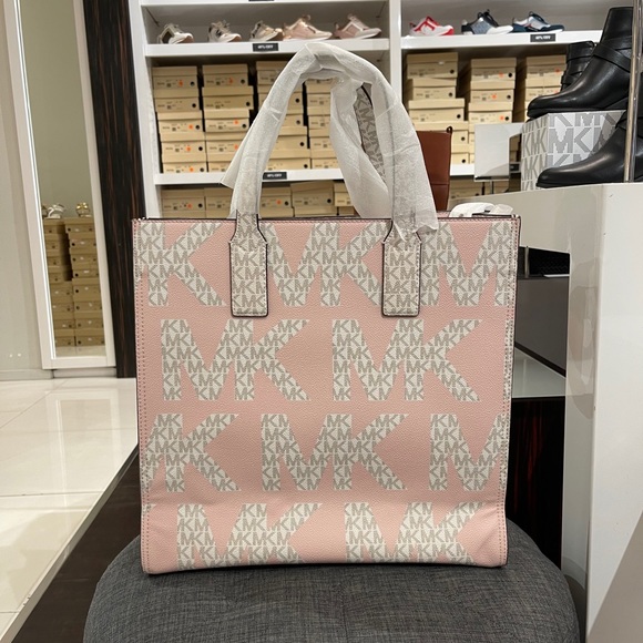 Michael Kors Kenly Large NS Tote - Picture 4 of 10